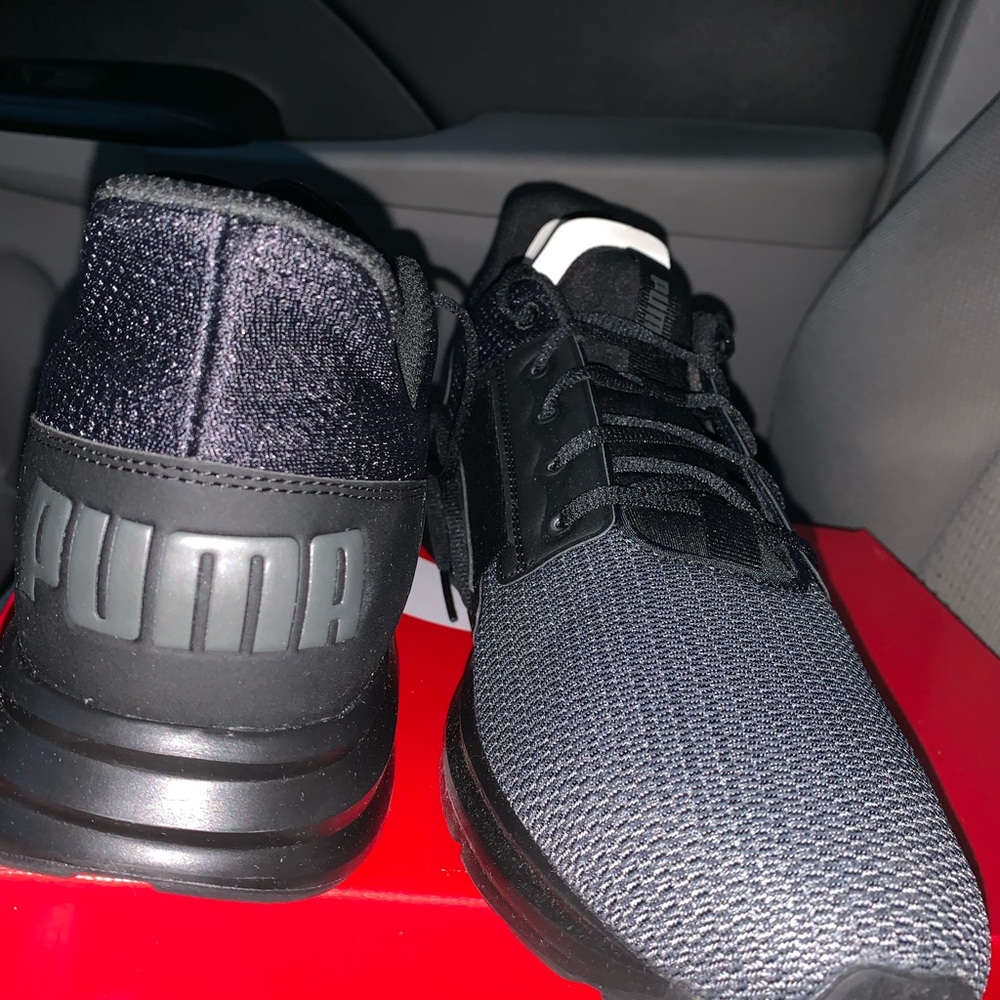 PUMA sneakers/ running shoes